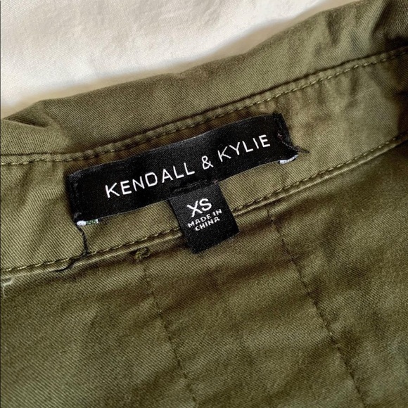 @𝐊𝐞𝐧𝐝𝐚𝐥𝐥𝐀𝐧𝐝𝐊𝐲𝐥𝐢𝐞 Olive Green Jacket (xs) 💚 - Picture 2 of 5